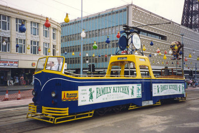 Blackpool  -passing the tower- Jun 1992.jpg