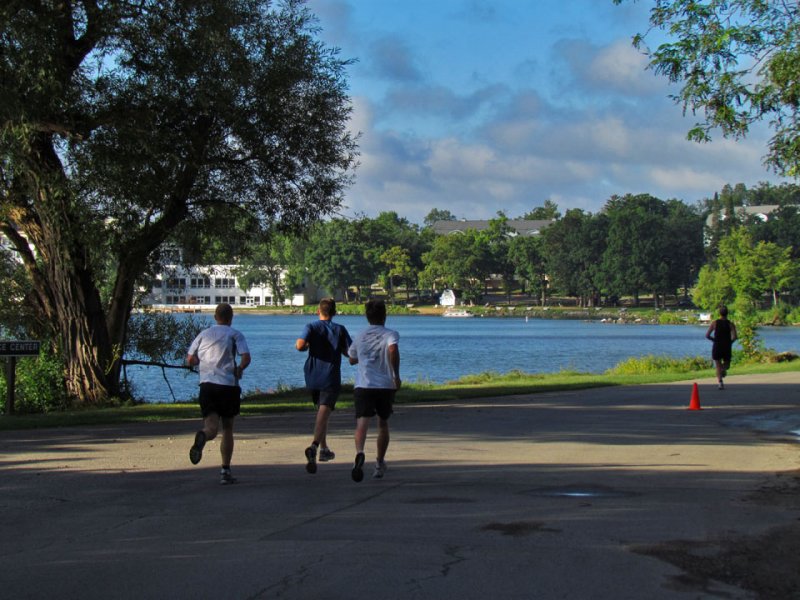 GL 13dot1 race11 9-4-11 runners at GLCC.jpg