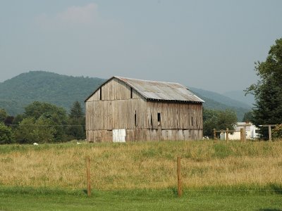 Barn on Chenowith Creek