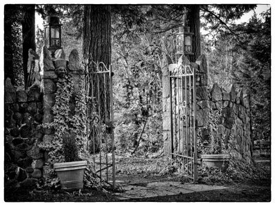 A Charles Addams fence