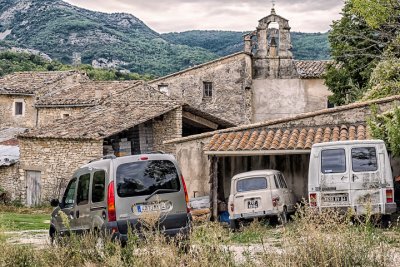 Luberon: Church Parking?