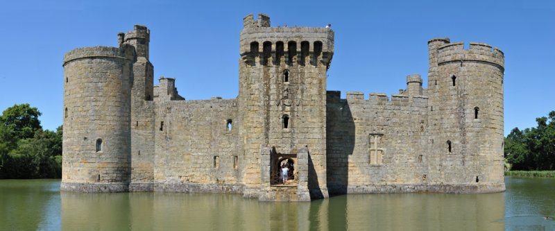 Panorama of the south side of Bodiam Castle