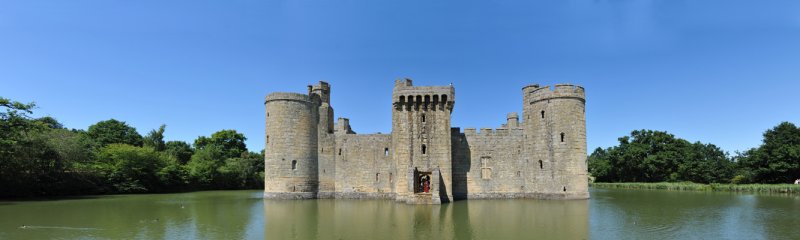 Wide panorama of Bodiam Castle