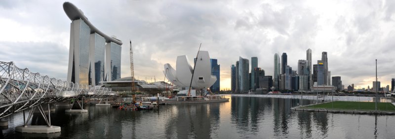 Panoramic view of the Marina Bay Sands and downtown Singapore