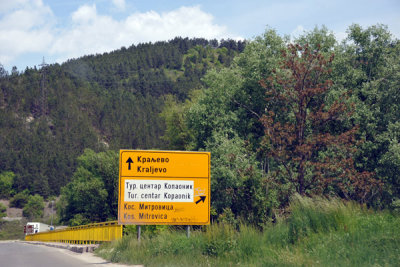 Turnoff for the city of Kosovska Mitrovica