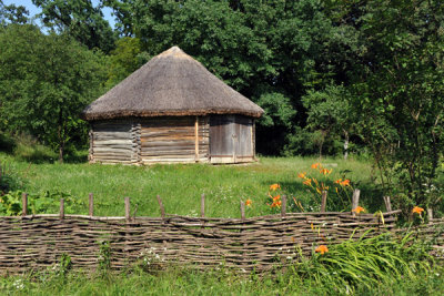 Octagonal log barn, Pyrohiv Museum of Folk Architecture