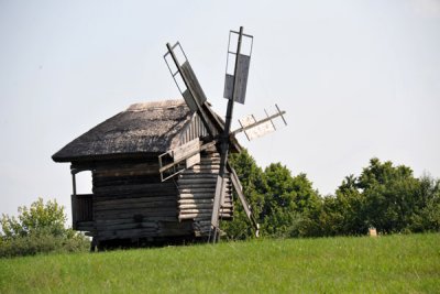 Pine-alder log windmill from Lisovy village, Chernihivska Region