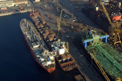 Dubai Dry Docks - APL Ruby (Singapore)