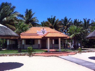 Beach bungalow dated 1937, Ilha do Mussulo