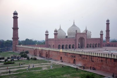 From the terrace of the haveli restaurant, Cooco's Den, there is an amazing view of the Badshahi Mosque
