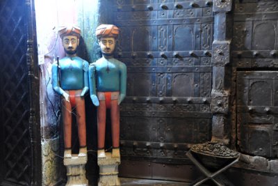 Turbaned statues and an impressive door, Cooco's Den