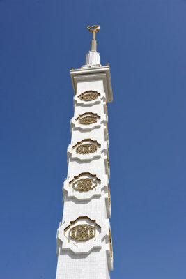 The monuments incorporates the symbols of the 5 provinces