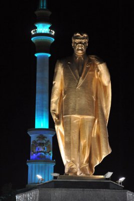 Türkmenbashy statue with the Independence Monument
