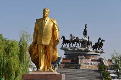 Turkmenbashy statue at the Ten Years of Independence Monument