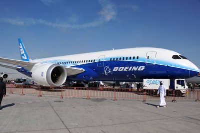 My first closeup view of the Boeing 787 - Dubai Airshow 2011