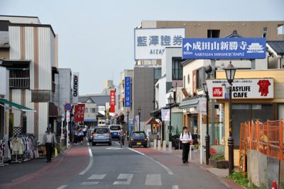 Naritas Main Street, Hanazaki-cho, leads from the station to Naritasan Shinshoji Temple