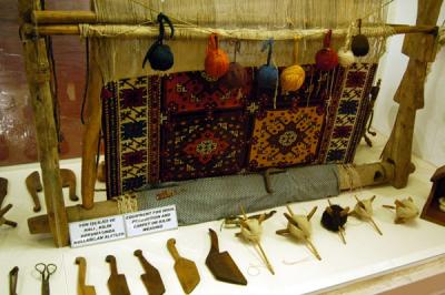 Equipment for wool production and carpet or kilim weaving