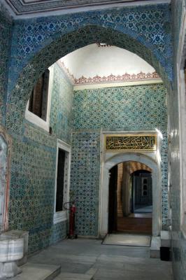 Passage from the Harem to the Favorites Courtyard and Apartments