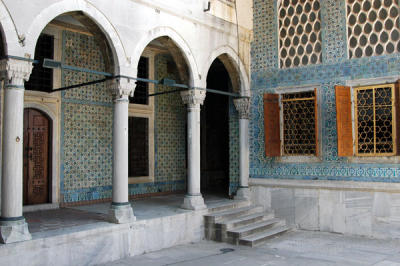 Passage from the Harem to the Favorites Courtyard and Apartments