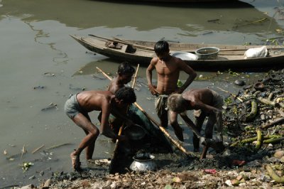 Men digging through the mud on the banks of the Buriganga River, Old Dhaka