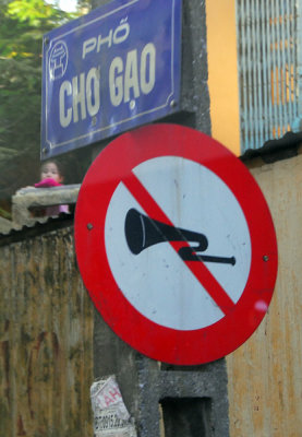 No horns, yeah right! Pho Cho Gao, Old Quarter, Hanoi