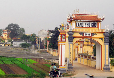 Gate to Lang Phu Coc, about 30 minutes south of Hanoi on Route 1A