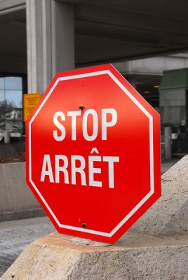 Bilingual FR/EN Canadian stop sign