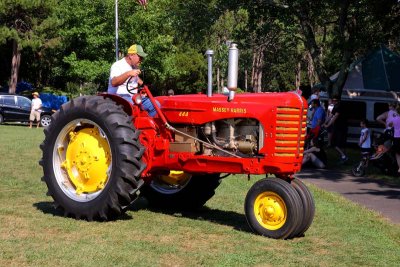 Massey-Harris 444