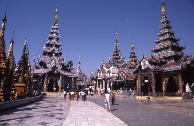 shwedagon pagoda yangon