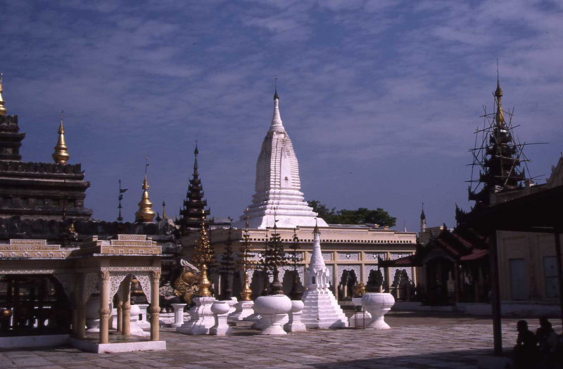 shwedagon pagoda yangon