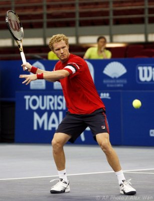 ATP2011-1R-Tursunov-Capdeville-13s.jpg
