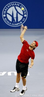 ATP2011-1R-Petzschner-Zverev-37s.jpg