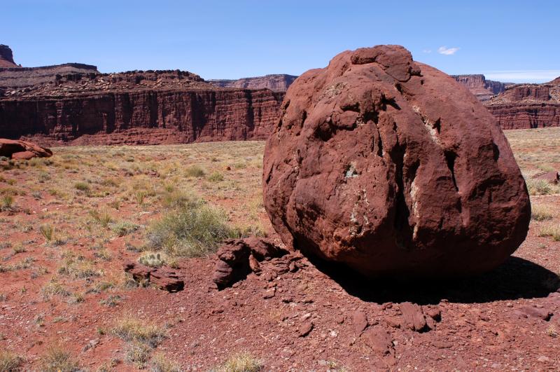 Boulder is 7 feet (2m+) tall