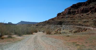Boat ramp straight ahead; Shafer Trail goes up the hill