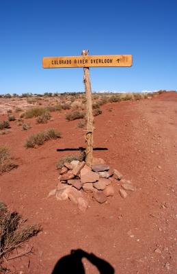 Sign at the turn-off for the overlook