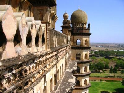 Golgumbaz ramparts