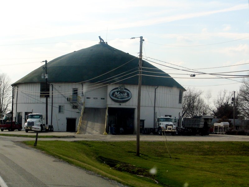 Mack round barn.JPG