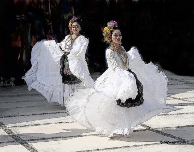DSC03837 Folk dancers Costa Maya