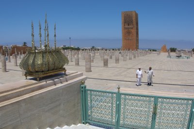 002 2011-07-16 Rabat; tour Hassan, Mausolee Mohammed V.jpg