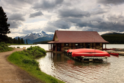 Boat House on Maligne Lake2.jpg