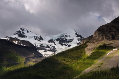 Glacier on Maligne Lake2.jpg
