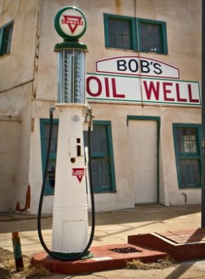 Matador Texas 3-13-11 Bobs Oil Well 3.jpg