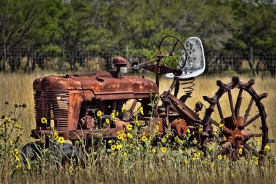 046 Old Tractor.jpg