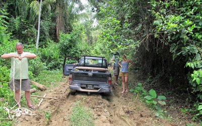 Entrance road to Maipaima Eco Lodge - Marc making tow rope