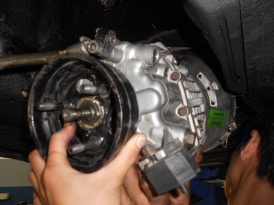 54 Connecting tranny to clutch set_bellhousing.JPG
