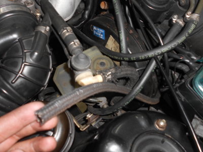 59 Connecting line from clutch master to brake fluid reservoir.JPG