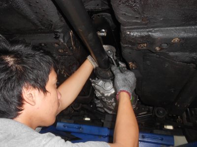 66 Rheynan installing propeller shaft.JPG