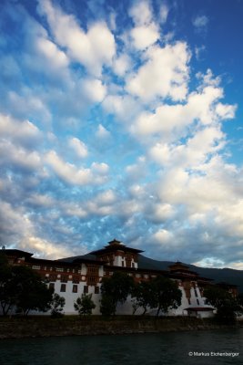 Evening light at the Dzong