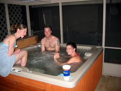 hoooooooooooottt tub.... Emily, Chris and Stacey