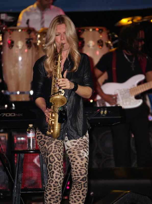 Candy Dulfur groovin.jpg